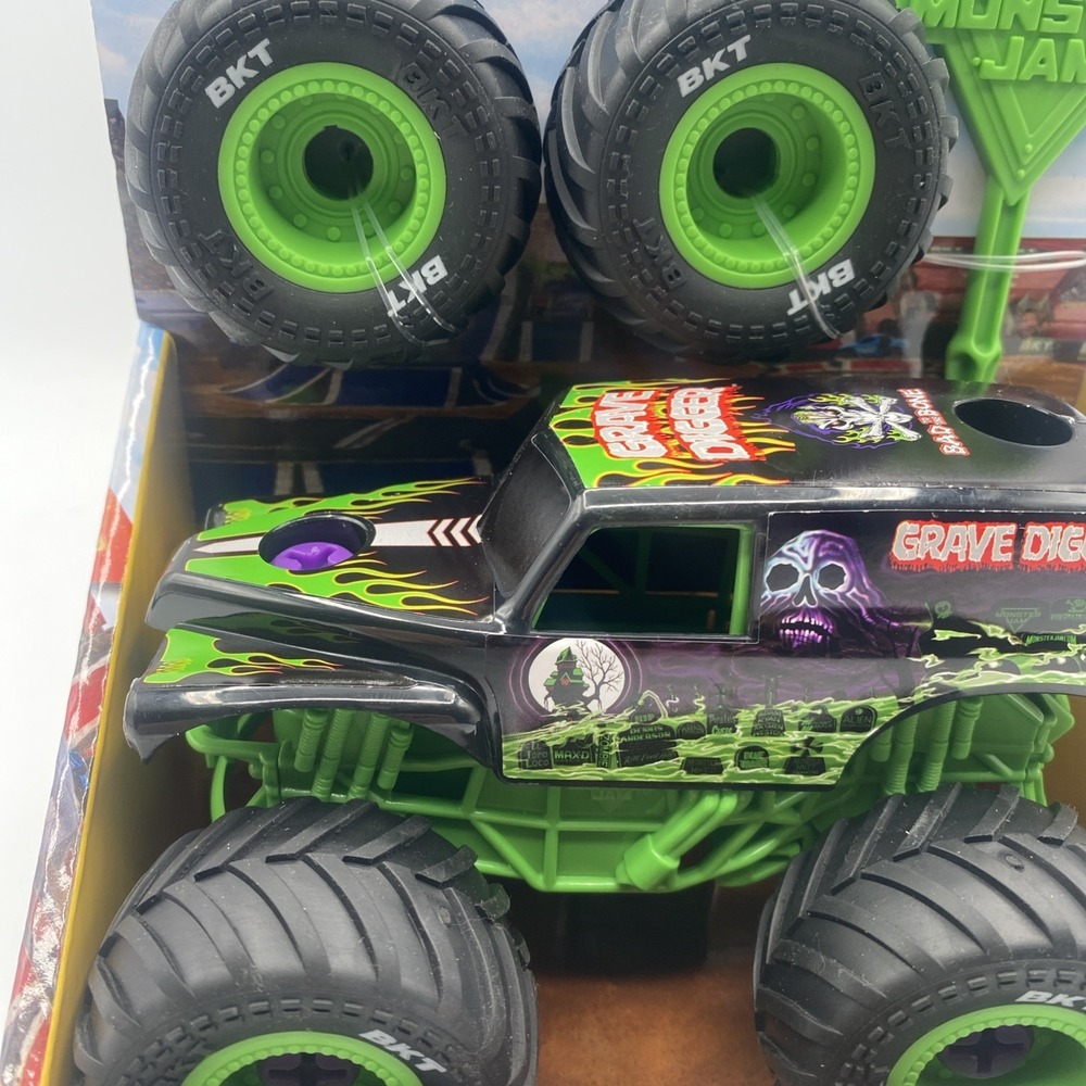Monster Jam Mechanix Grave Digger Build & Rebuild 1:32 Race Truck Kit - Picture 6 of 13